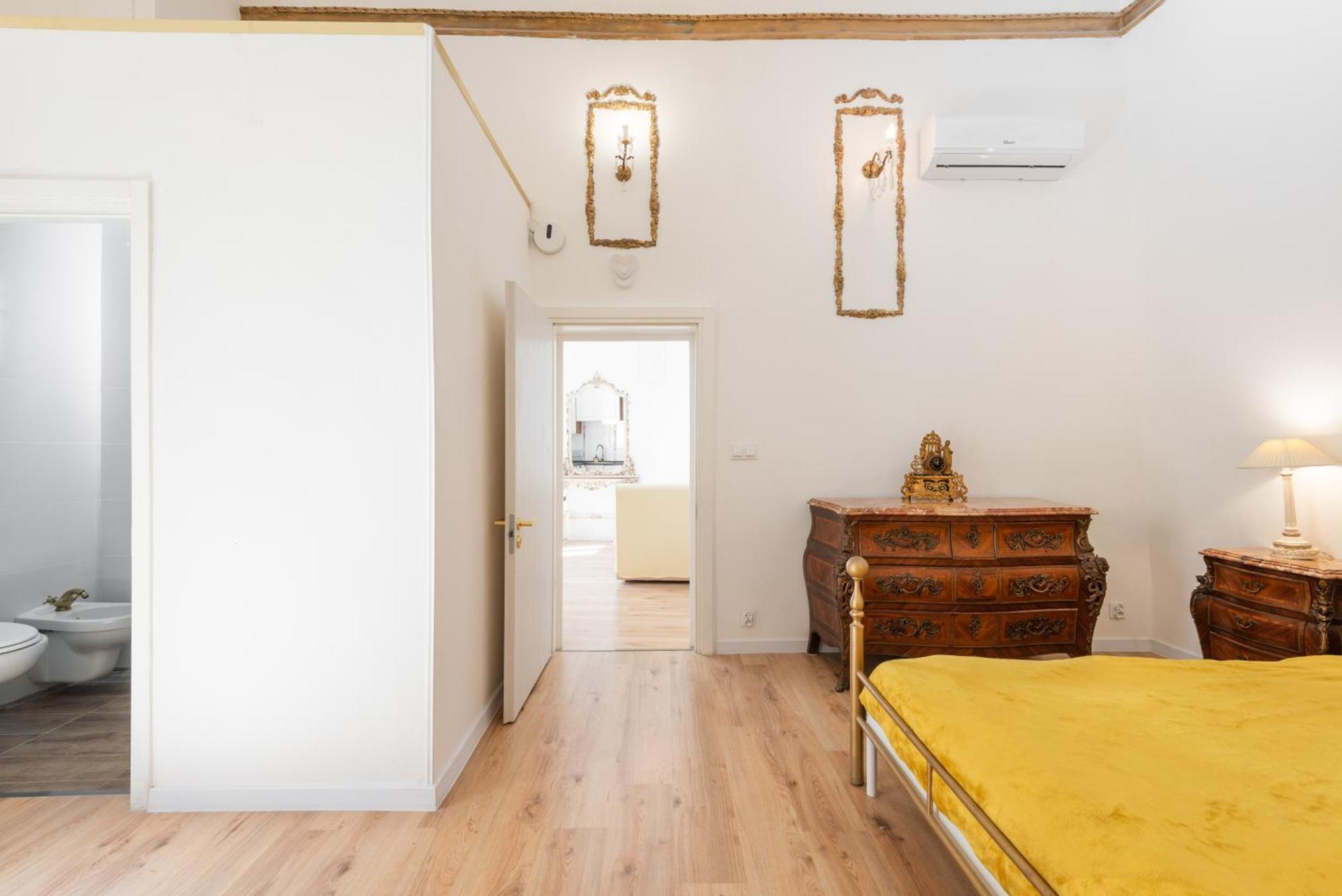 Historic Suite Next To The Castle Bari Exterior foto